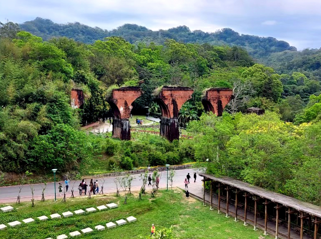 苗栗|舊山線鐵道之旅-龍騰斷橋|火炎山|水上玻璃屋|雙北到府